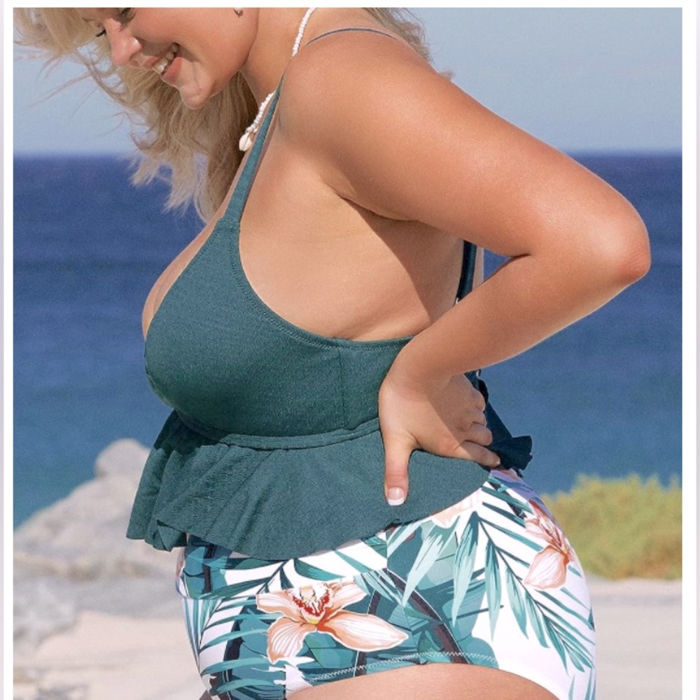 V-Neck Ruffle Hem Bikini Top - Picture 3 of 10